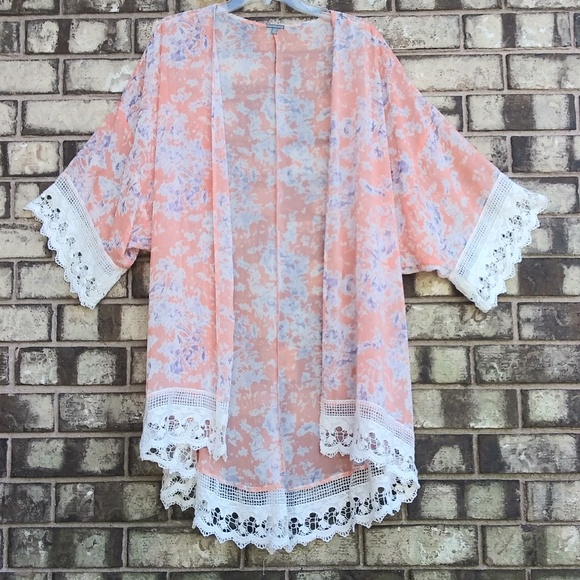Charlotte Russe Tops - Charlotte Russe kimono cardigan